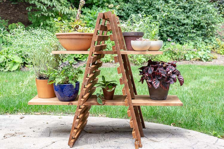 outdoor-plant-stand-patio-plants